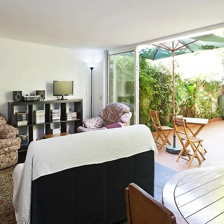 Apartment With Private Garden Apartment *
